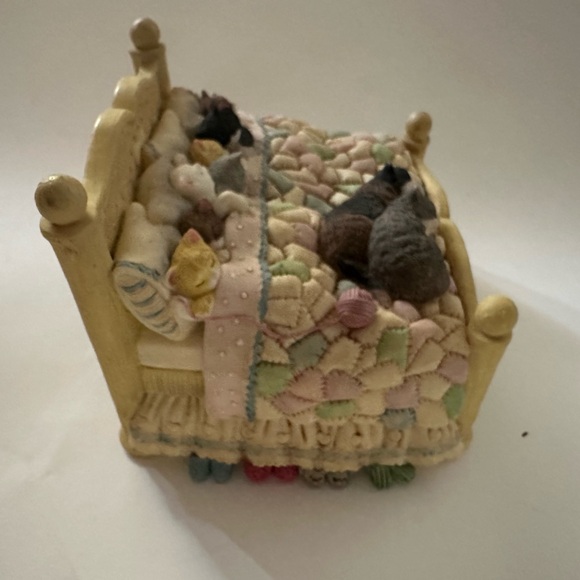 San Francisco Music Box Company “Love Makes The World Go Round” Music Box - Picture 2 of 7